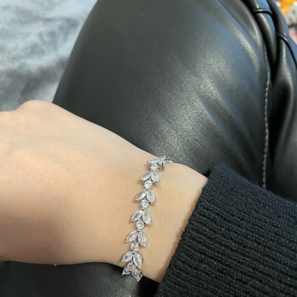 Fake diamond bracelet - Picture 3 of 7